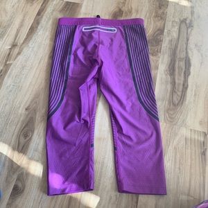 Nike Dri-fit crop leggings with stripes